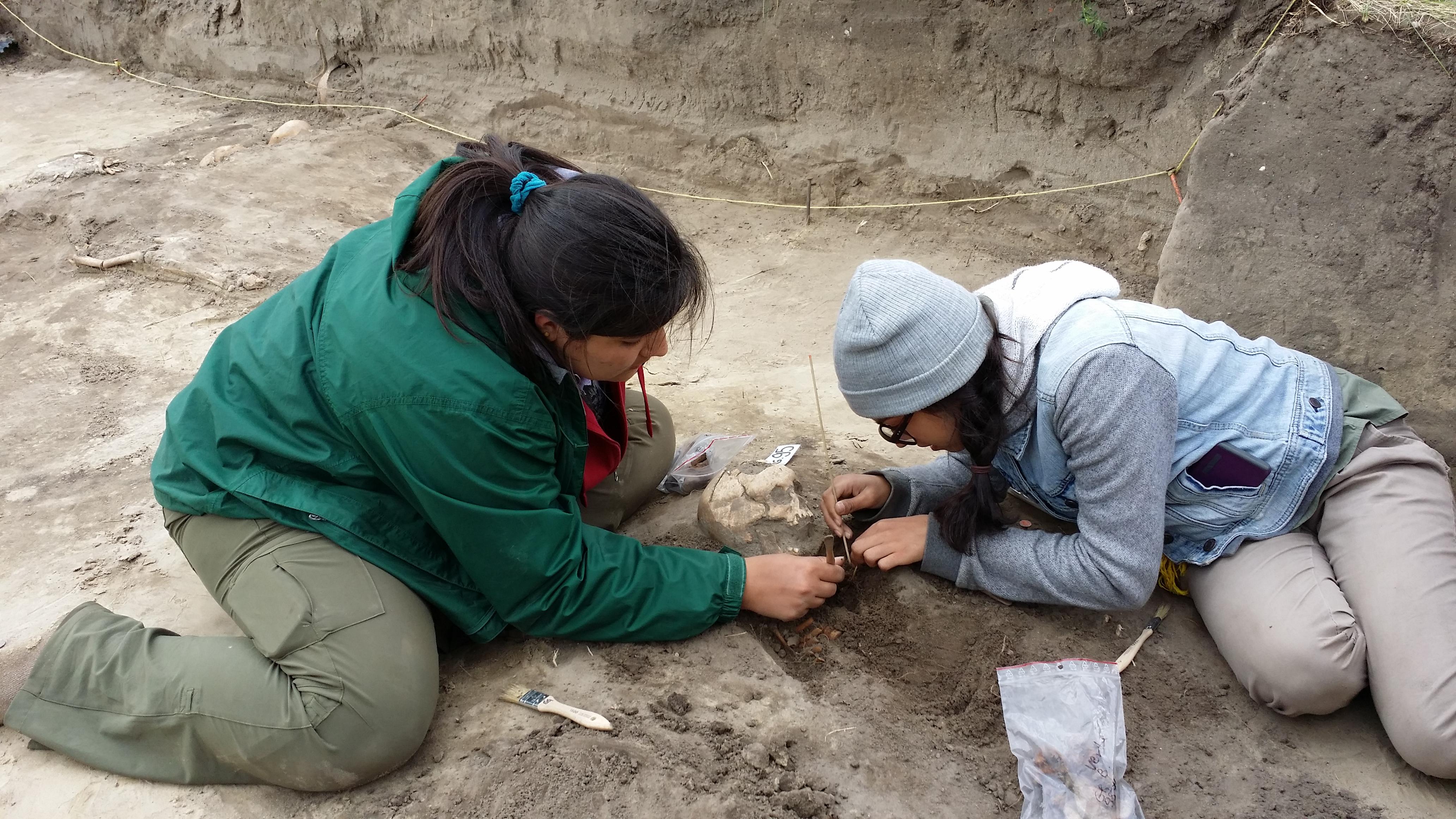 Students excavating at Bezlawki